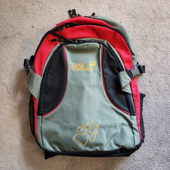 Tsmc Jack wolfskin gray black and red backpack